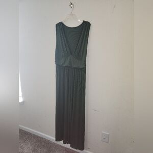 Chic sleeveless jumpsuit in dark green
